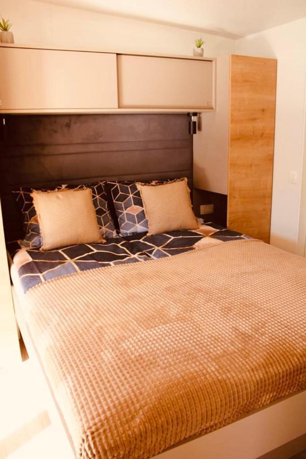 Mobile Home Peponi Del Mar, Brand New บีโอกราดนาโมรู ภายนอก รูปภาพ