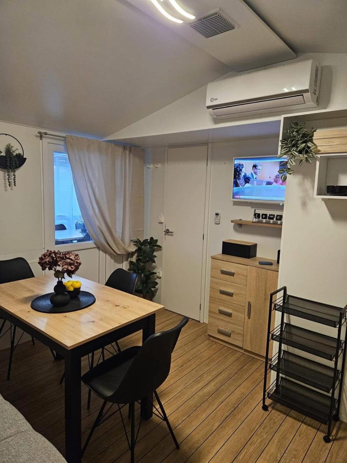 Mobile Home Peponi Del Mar, Brand New บีโอกราดนาโมรู ภายนอก รูปภาพ